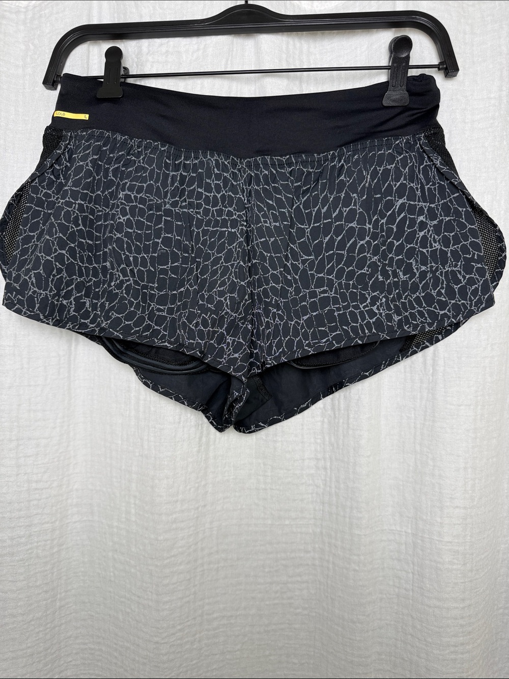 Lolë Printed Running Shorts - Black/Gray Crackle Print - Size Small
